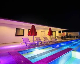 Kaş İslamlar'da Çekirdek Ailelere Uygun, Özel Havuzlu, Modern Villa - 3