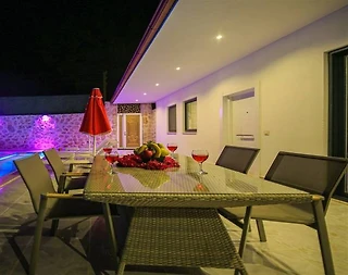 Kaş İslamlar'da Çekirdek Ailelere Uygun, Özel Havuzlu, Modern Villa - 2