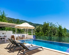 Kaş İslamlar'da Küçük Ailelere Uygun, Özel Havuzlu, Estetik Villa - 2