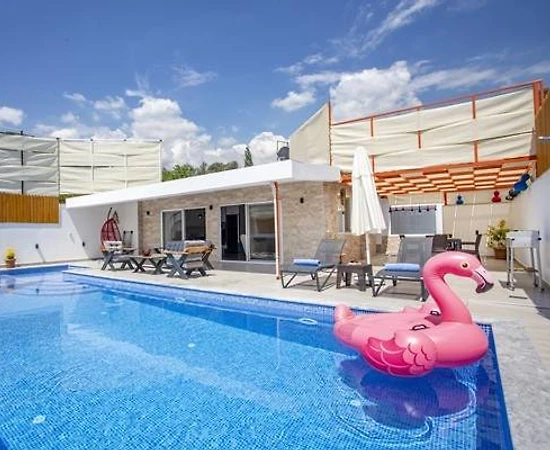 Kaş İslamlar'da Çiftlere Uygun, Özel Havuzlu, Modern Tasarımlı Villa - 1