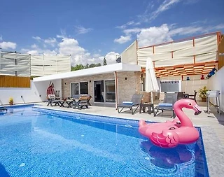 Kaş İslamlar'da Çiftlere Uygun, Özel Havuzlu, Modern Tasarımlı Villa - 1