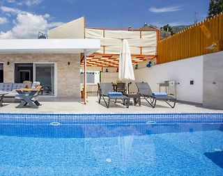 Kaş İslamlar'da Çiftlere Uygun, Özel Havuzlu, Modern Tasarımlı Villa - 2