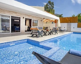 Kaş İslamlar'da Çiftlere Uygun, Özel Havuzlu, Modern Tasarımlı Villa - 3