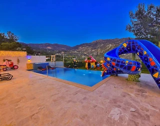 Kaş İslamlar'da Sakin Konumda, Özel Havuzlu, Modern Tasarımlı Villa - 3
