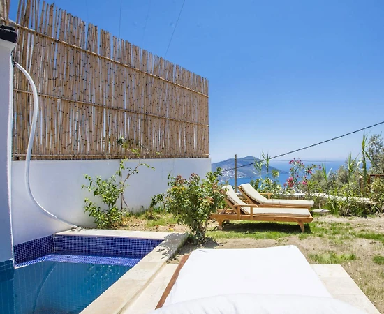 Kaş İslamlar'da Deniz Manzaralı, Özel Havuzlu, Jakuzili Villa - 1