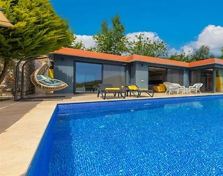 Kaş İslamlar'da Doğa İçerisinde, Açık ve Kapalı Havuzlu, Şık Villa - 1