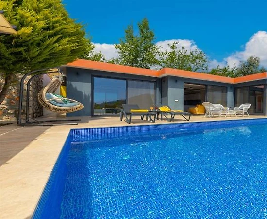 Kaş İslamlar'da Doğa İçerisinde, Açık ve Kapalı Havuzlu, Kiralık Villa - 1