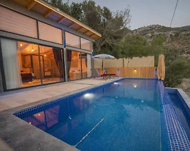 Kaş İslamlar'da Doğa İçerisinde, Özel Havuzlu, Jakuzili Villa - 2