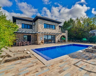 Kaş İslamlar'da Doğa İçerisinde, Özel Havuzlu, Taş Villa - 1