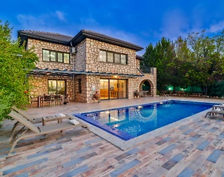 Kaş İslamlar'da Doğa İçerisinde, Özel Havuzlu, Taş Villa - 1