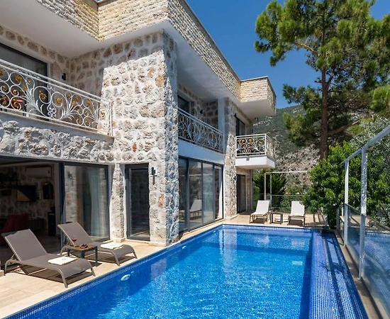 Kaş İslamlar'da Doğa İle İç İçe, Kapalı Havuzlu, Ferah Villa - 1