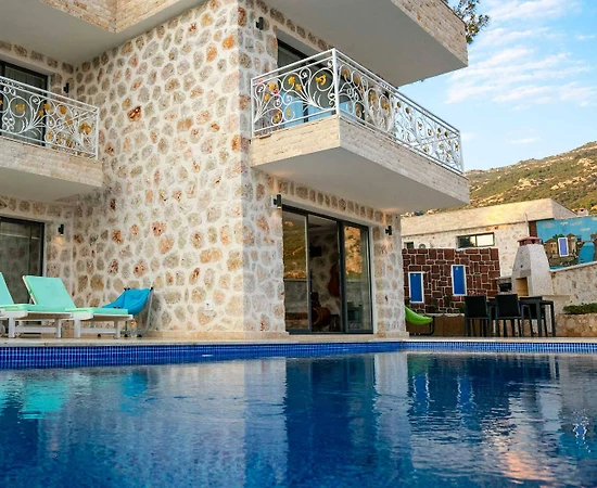 Kaş İslamlar'da Doğa İle İç İçe, Özel Havuzlu, Kiralık Villa - 1