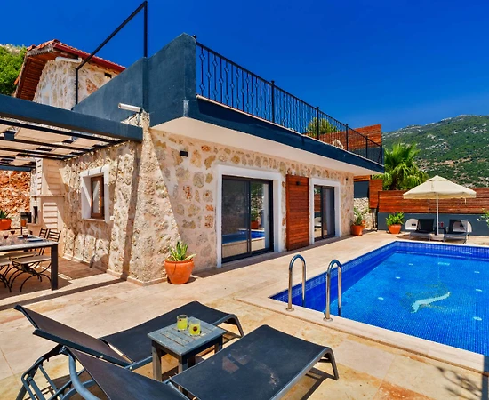 Kaş İslamlar'da Doğa Manzaralı, Açık ve Kapalı Havuzlu, Kiralık Villa - 1
