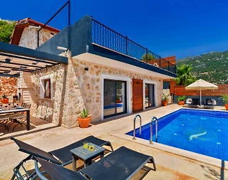 Kaş İslamlar'da Doğa Manzaralı, Açık ve Kapalı Havuzlu, Kiralık Villa - 1