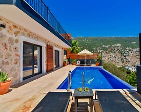 Kaş İslamlar'da Doğa Manzaralı, Açık ve Kapalı Havuzlu, Kiralık Villa - 2