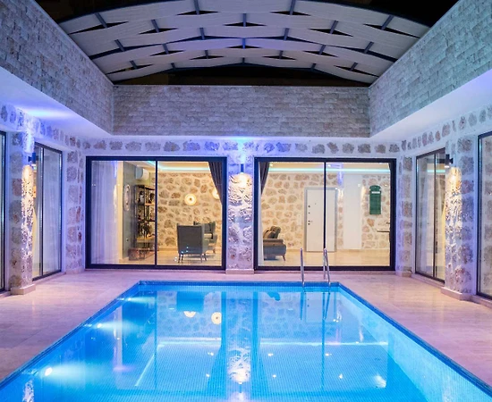 Kaş İslamlar'da Doğa Manzaralı, Isıtmalı Havuzlu, 4 Kişilik Villa - 1