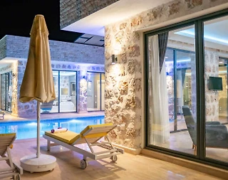 Kaş İslamlar'da Doğa Manzaralı, Isıtmalı Havuzlu, 4 Kişilik Villa - 4