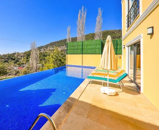 Kaş İslamlar'da Doğa Manzaralı, Isıtmalı Havuzlu, Lüks Villa - 1