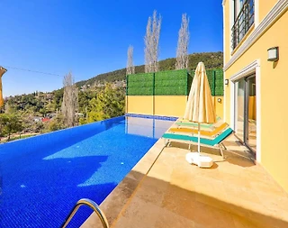 Kaş İslamlar'da Doğa Manzaralı, Isıtmalı Havuzlu, Lüks Villa - 1