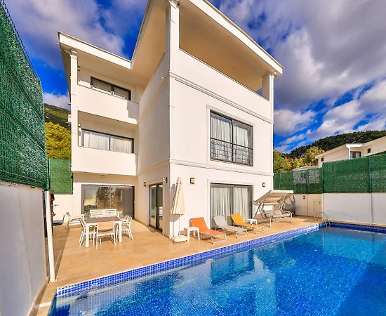 Kaş İslamlar'da Doğa Manzaralı, Isıtmalı Havuzlu, Lüks Villa - 1
