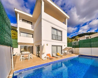Kaş İslamlar'da Doğa Manzaralı, Isıtmalı Havuzlu, Lüks Villa - 1
