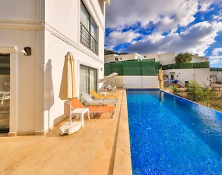 Kaş İslamlar'da Doğa Manzaralı, Isıtmalı Havuzlu, Lüks Villa - 2