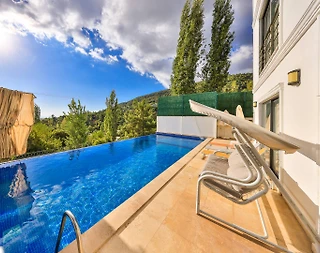 Kaş İslamlar'da Doğa Manzaralı, Isıtmalı Havuzlu, Lüks Villa - 4