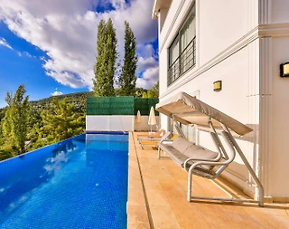 Kaş İslamlar'da Doğa Manzaralı, Isıtmalı Havuzlu, Lüks Villa - 5