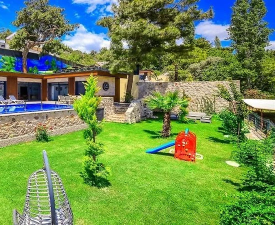 Kaş İslamlar'da Doğa Manzaralı, Özel Havuzlu, 4 Kişilik Villa - 1