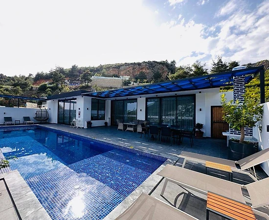 Kaş İslamlar'da Doğa Manzaralı, Özel Havuzlu, Muhafazakar Villa - 1