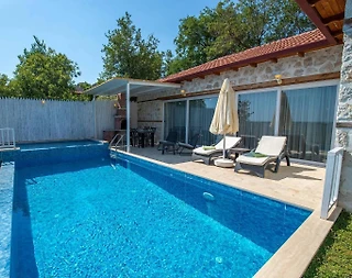 Kaş İslamlar'da Doğa Manzaralı, Isıtmalı Havuzlu, Şık Villa - 1