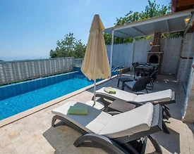 Kaş İslamlar'da Doğa Manzaralı, Isıtmalı Havuzlu, Kiralık Villa - 2