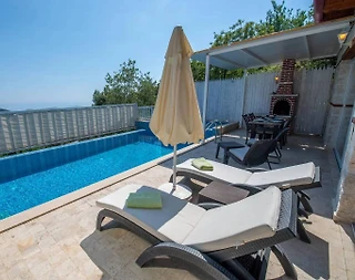 Kaş İslamlar'da Doğa Manzaralı, Isıtmalı Havuzlu, Şık Villa - 2