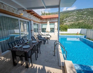 Kaş İslamlar'da Doğa Manzaralı, Isıtmalı Havuzlu, Şık Villa - 4