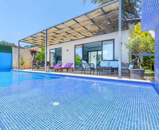 Kaş İslamlar'da Doğa'nın İçerisinde, Özel Havuzlu, Modern Villa - 1