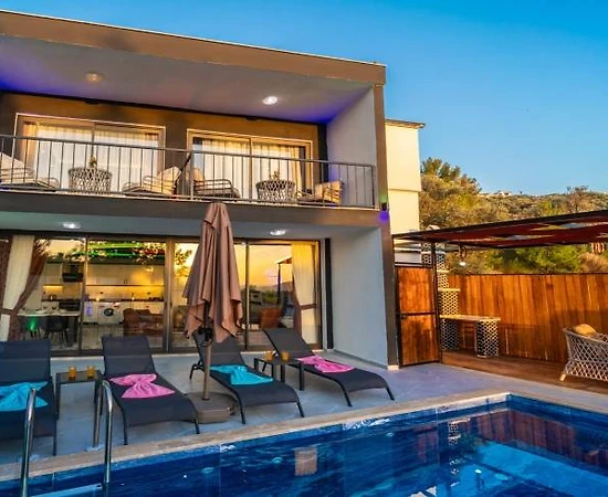 Kaş İslamlar'da Doğayla İç İçe, Özel Havuzlu, 2+1 Kiralık Villa - 1
