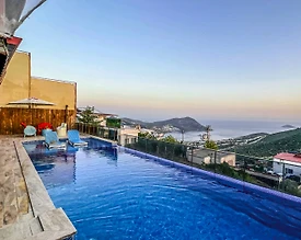 Kaş İslamlar'da Enfes Doğa Manzaralı, Özel Havuzlu, Konforlu Villa - 2