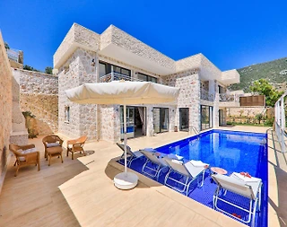Kaş İslamlar'da Geniş Ailelere Uygun, Isıtmalı Havuzlu, Taş Villa - 1