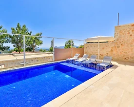 Kaş İslamlar'da Geniş Ailelere Uygun, Isıtmalı Havuzlu, Taş Villa - 3