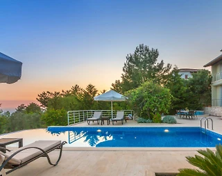 Kaş İslamlar'da Geniş Ailelere Uygun, Özel Havuzlu, 3+1 Villa - 1