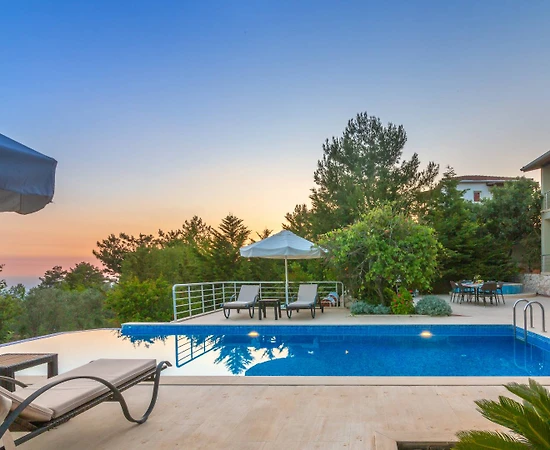 Kaş İslamlar'da Geniş Ailelere Uygun, Özel Havuzlu, 3+1 Villa - 1