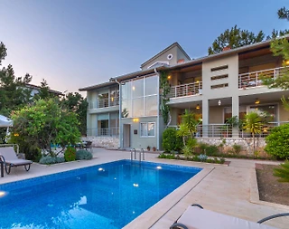 Kaş İslamlar'da Geniş Ailelere Uygun, Özel Havuzlu, 3+1 Villa - 2