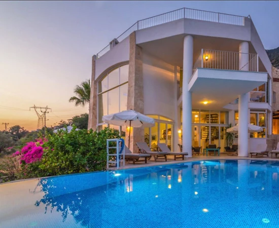 Kaş Kalkan'da Muhteşem Deniz Manzaralı, Özel Havuzlu, Konforlu Villa - 1