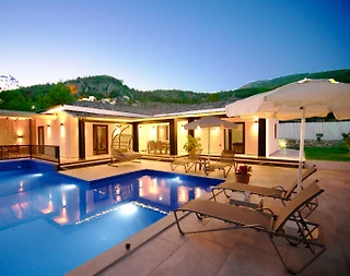 Kaş İslamlar'da Geniş Alanlara Sahip, Özel Havuzlu, Jakuzili Villa - 1