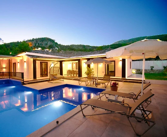 Kaş İslamlar'da Geniş Alanlara Sahip, Özel Havuzlu, Jakuzili Villa - 1