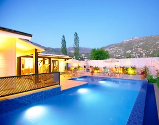 Kaş İslamlar'da Geniş Alanlara Sahip, Özel Havuzlu, Jakuzili Villa - 3