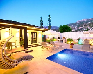 Kaş İslamlar'da Geniş Alanlara Sahip, Özel Havuzlu, Jakuzili Villa - 4