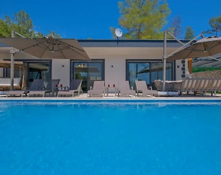 Kaş İslamlar'da Geniş Bahçeli, Özel Havuzlu, 3+1 Kiralık Villa - 1