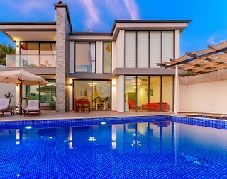 Kaş İslamlar'da Geniş Bahçeli, Özel Havuzlu, 4 Kişilik Villa - 1