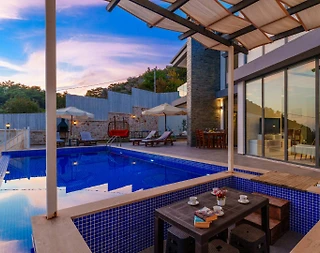 Kaş İslamlar'da Geniş Bahçeli, Özel Havuzlu, 4 Kişilik Villa - 4